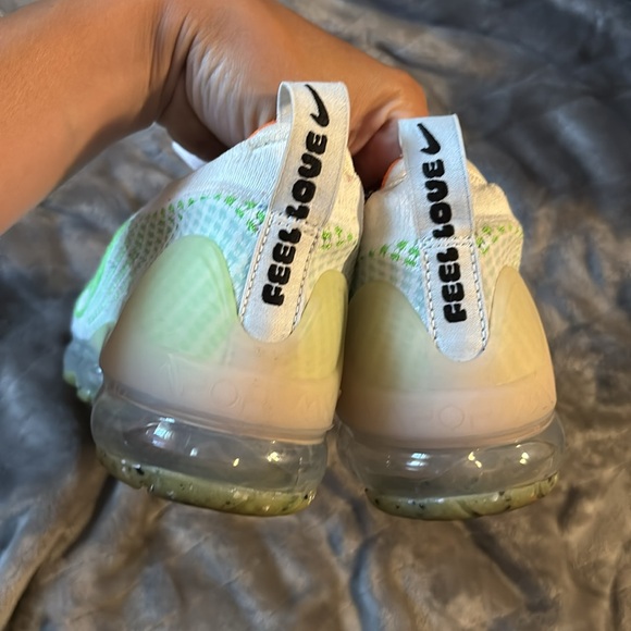 Wmns Air VaporMax 2021 Flyknit Next Nature 'Feel Love' - Picture 4 of 6